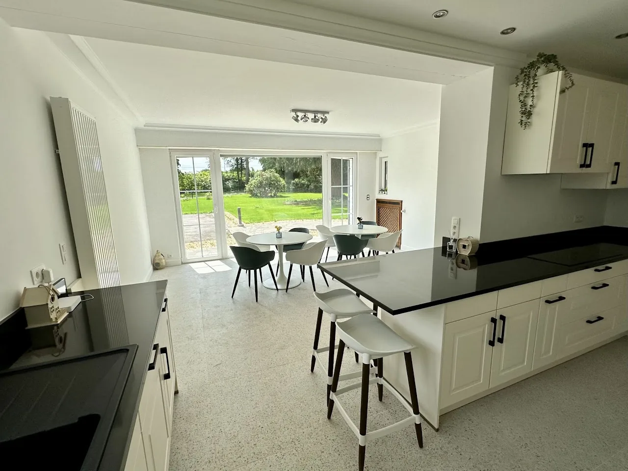 Cuisine ouverte espaces communs coliving Namur